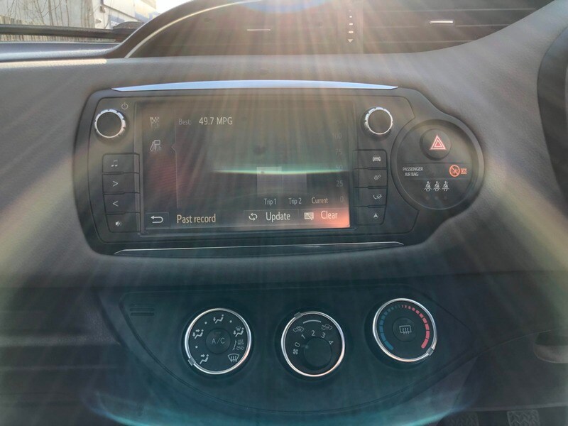 Used Toyota Yaris 2015 for sale - 77668113: Photo 12