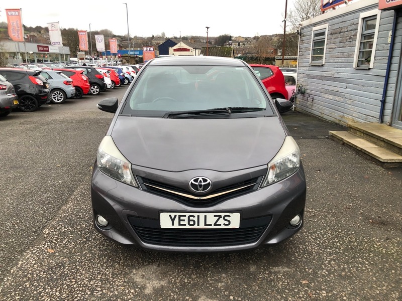 Used Toyota Yaris 2011 for sale - 77423085: Photo 2