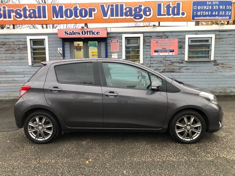 Used Toyota Yaris 2011 for sale - 77423085: Photo 3