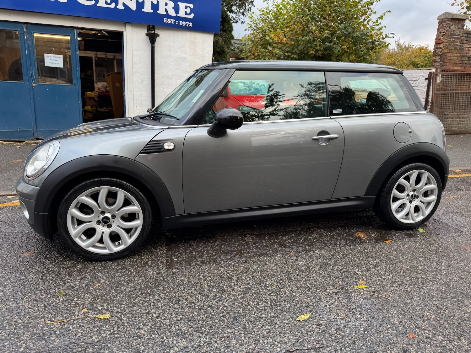 Used MINI Hatch 2010 for sale - 76319744: Photo 2