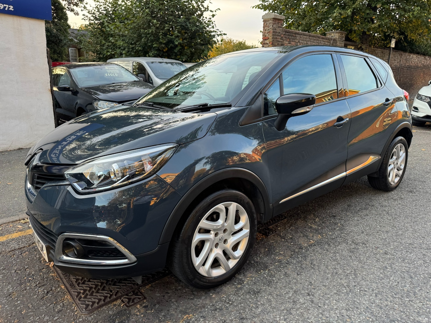 Used Renault Captur 2016 for sale - 76225151: Photo 2