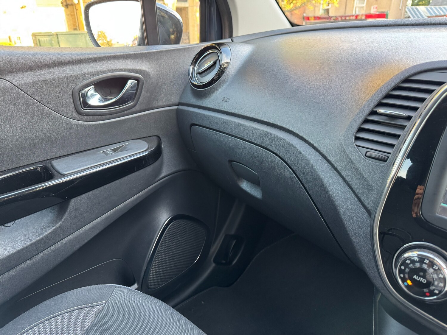 Used Renault Captur 2016 for sale - 76225151: Photo 44