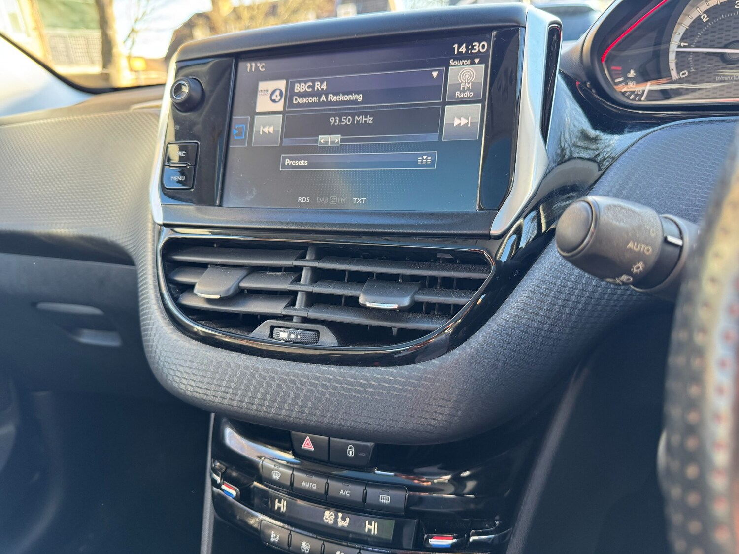 Used Peugeot 2008 2017 for sale - 77283387: Photo 44