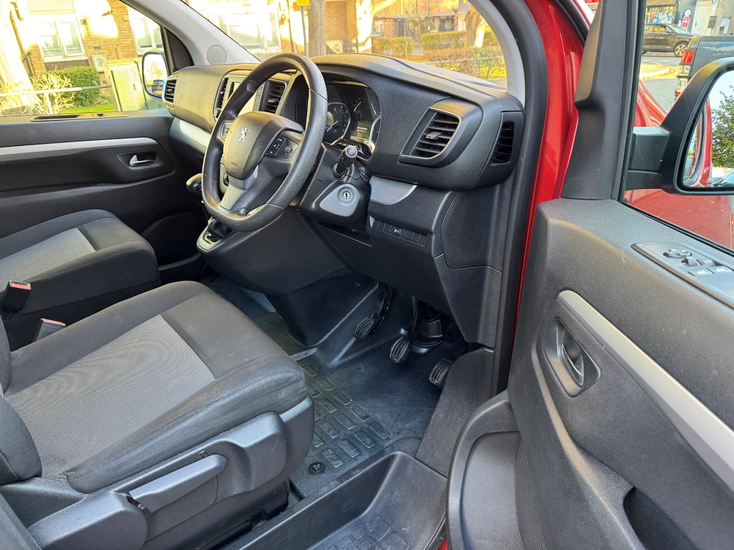 Used Peugeot Traveller 2017 for sale - 76249337: Photo 18