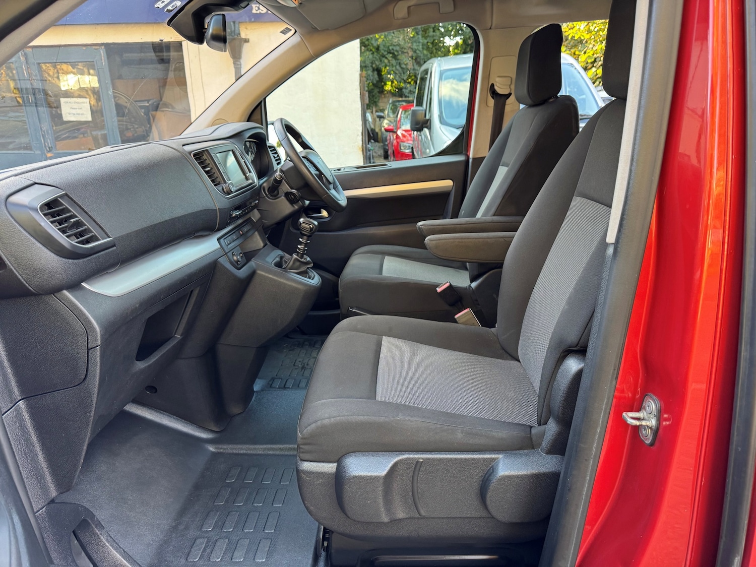 Used Peugeot Traveller 2017 for sale - 76249337: Photo 23