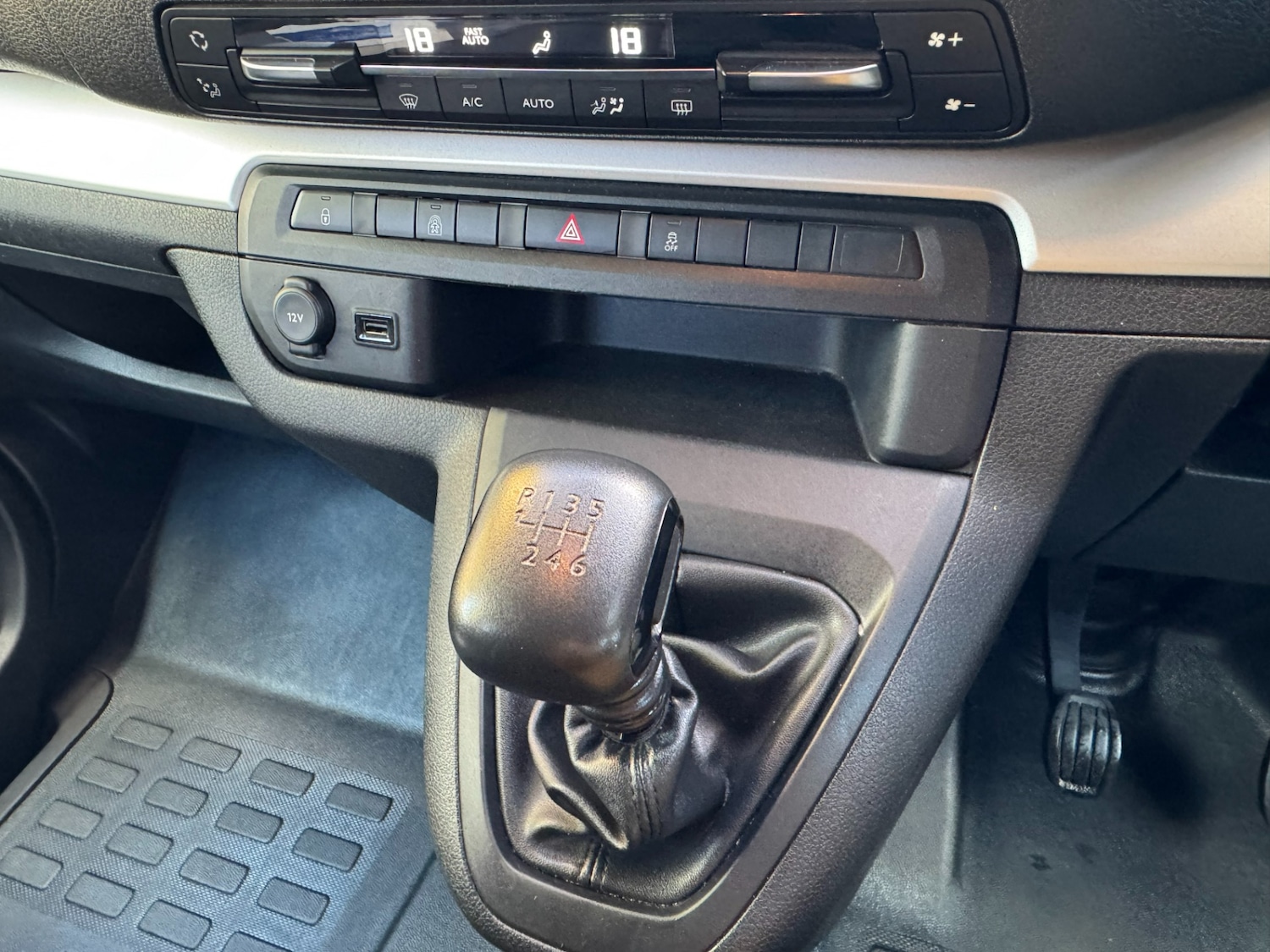 Used Peugeot Traveller 2017 for sale - 76249337: Photo 42