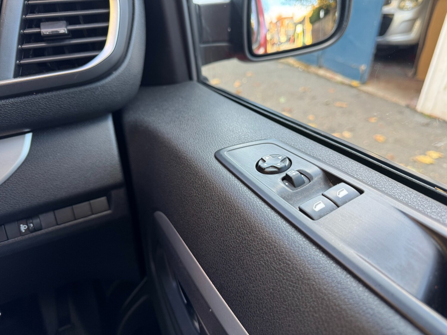 Used Peugeot Traveller 2017 for sale - 76249337: Photo 44