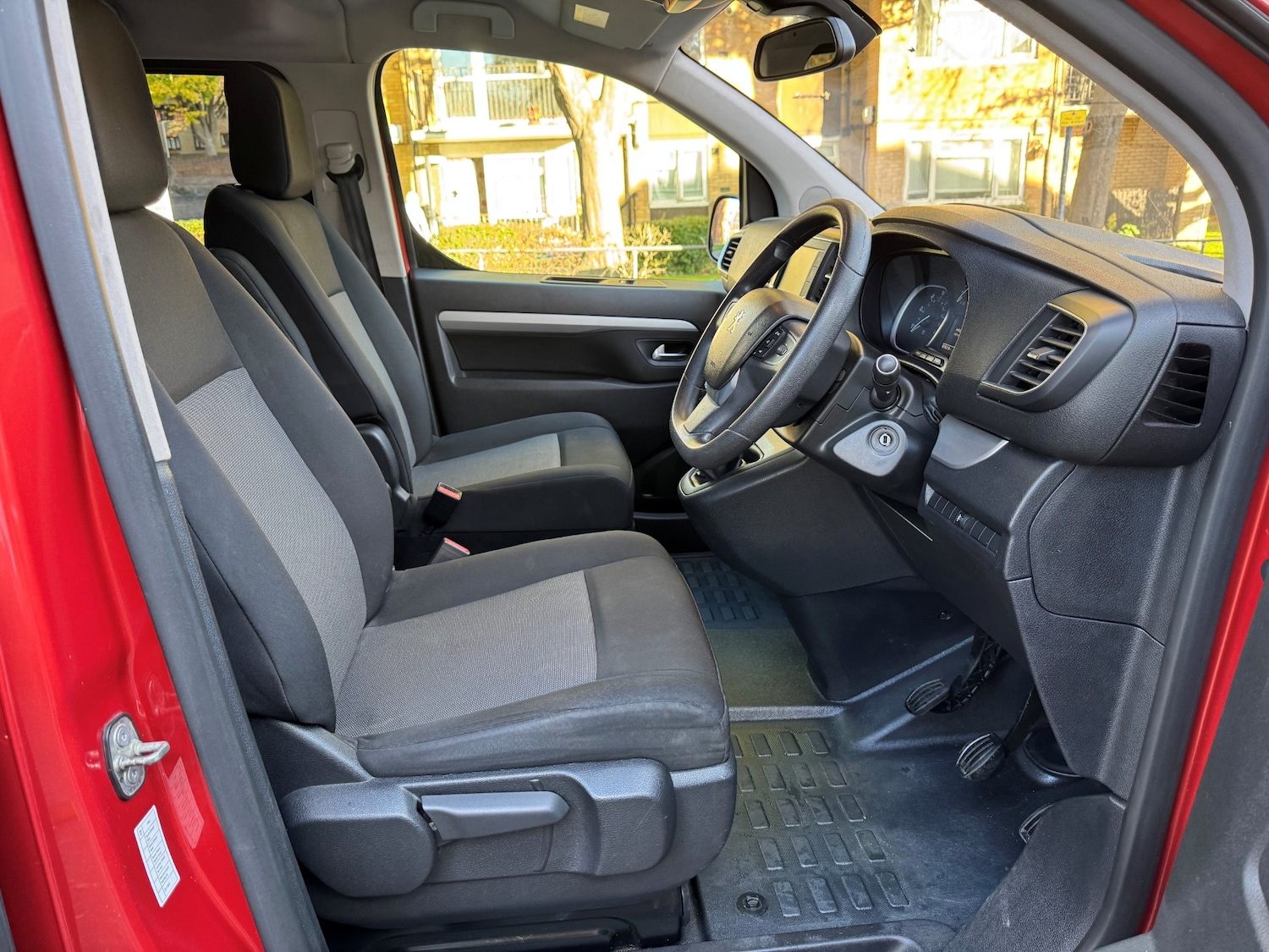 Used Peugeot Traveller 2017 for sale - 76249337: Photo 46