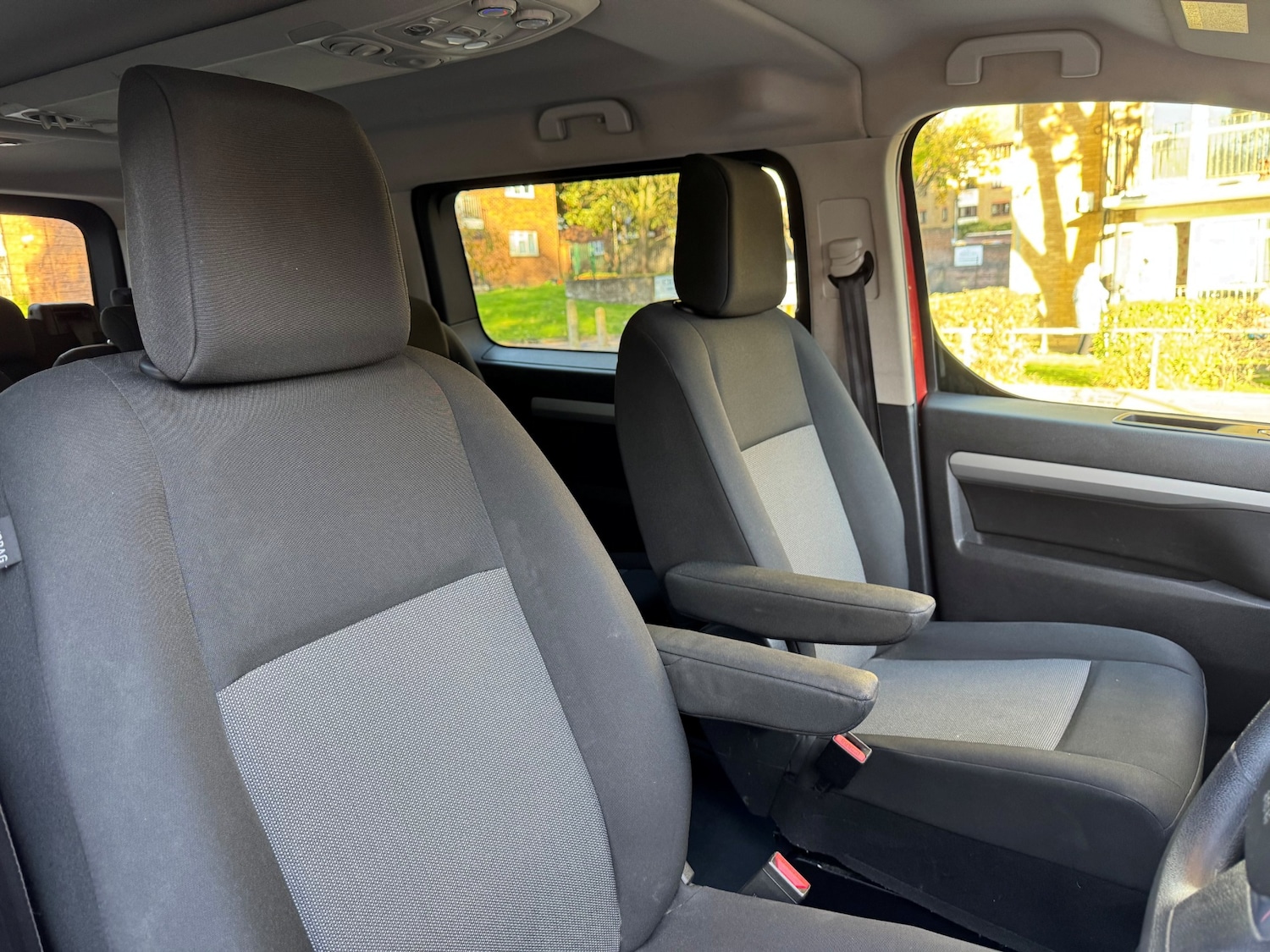 Used Peugeot Traveller 2017 for sale - 76249337: Photo 47