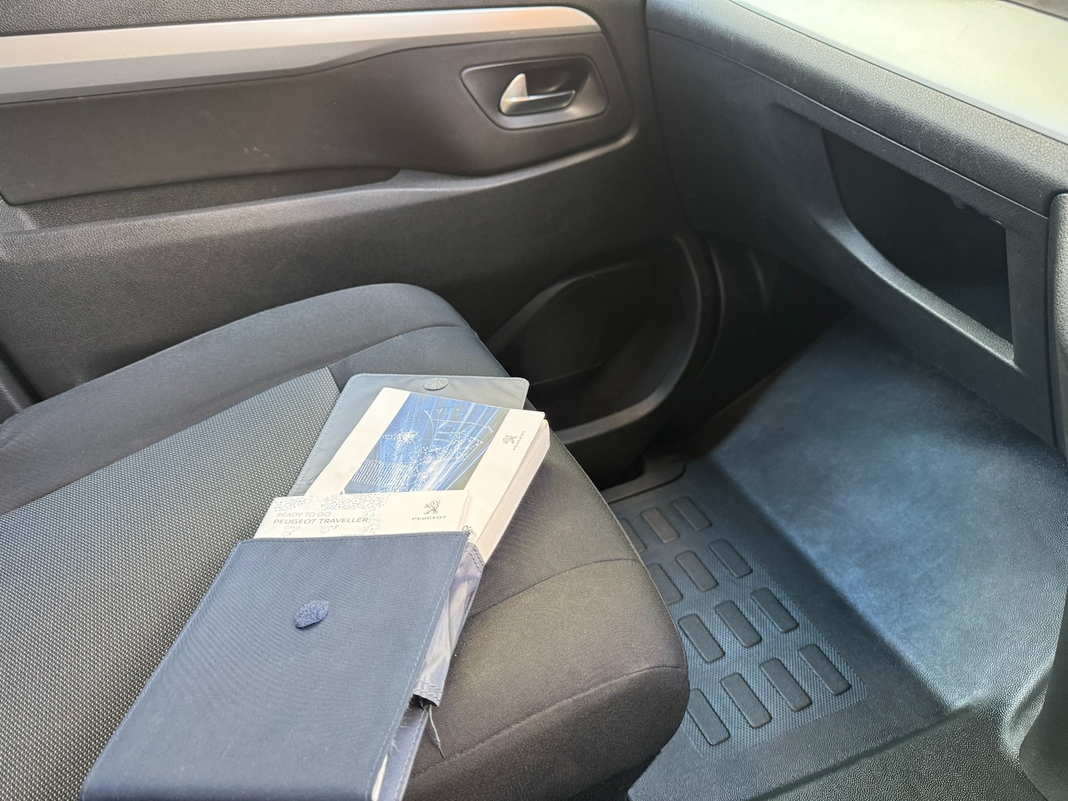 Used Peugeot Traveller 2017 for sale - 76249337: Photo 49