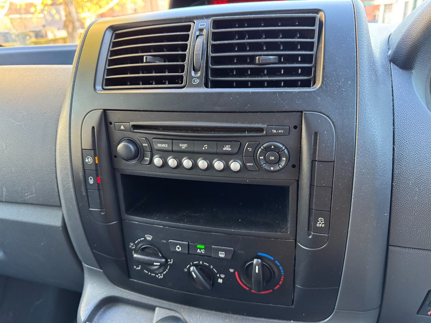 Used Peugeot Expert Tepee 2014 for sale - 76367043: Photo 43