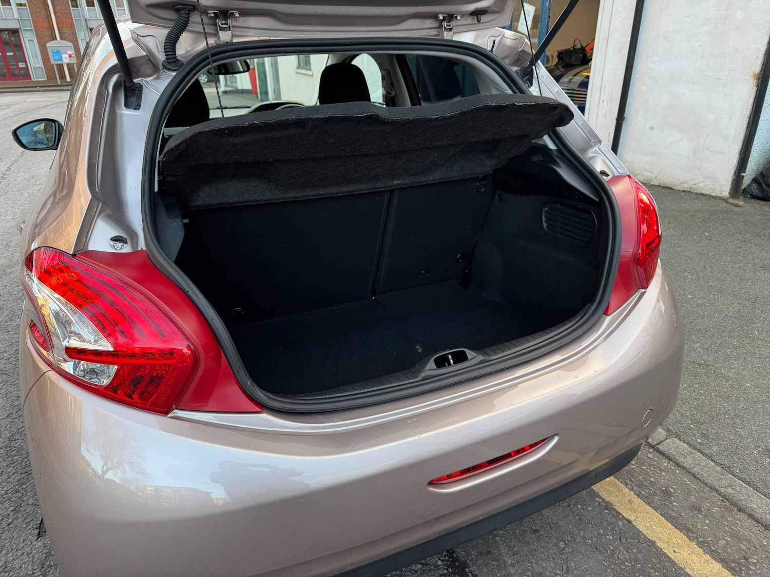 Used Peugeot 208 2013 for sale - 76570651: Photo 20