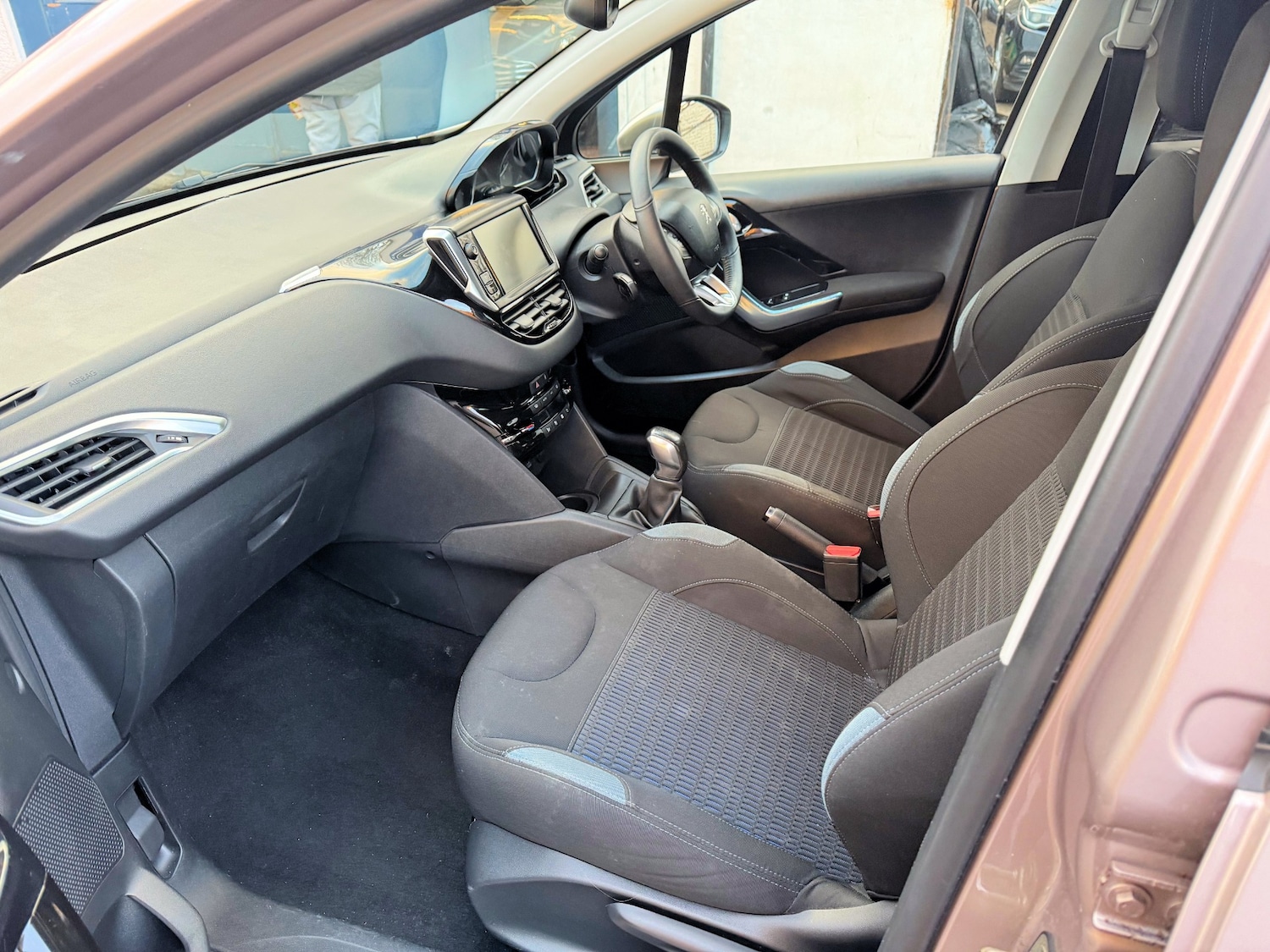 Used Peugeot 208 2013 for sale - 76570651: Photo 23