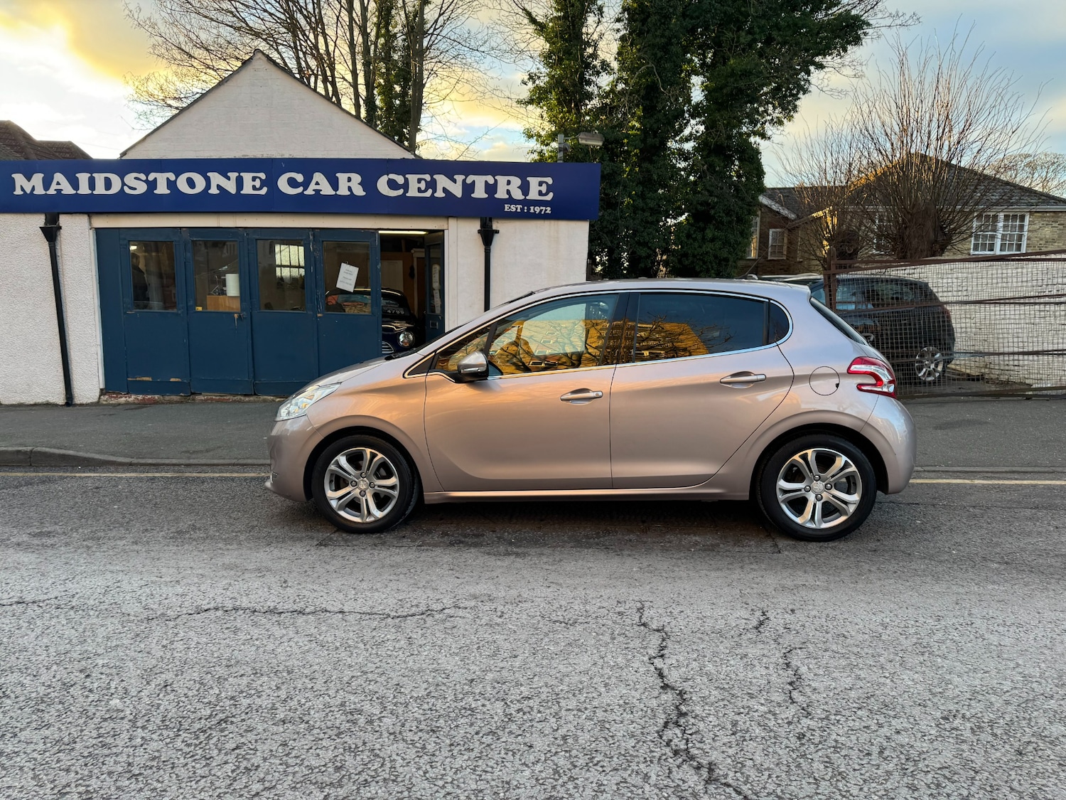 Used Peugeot 208 2013 for sale - 76570651: Photo 24