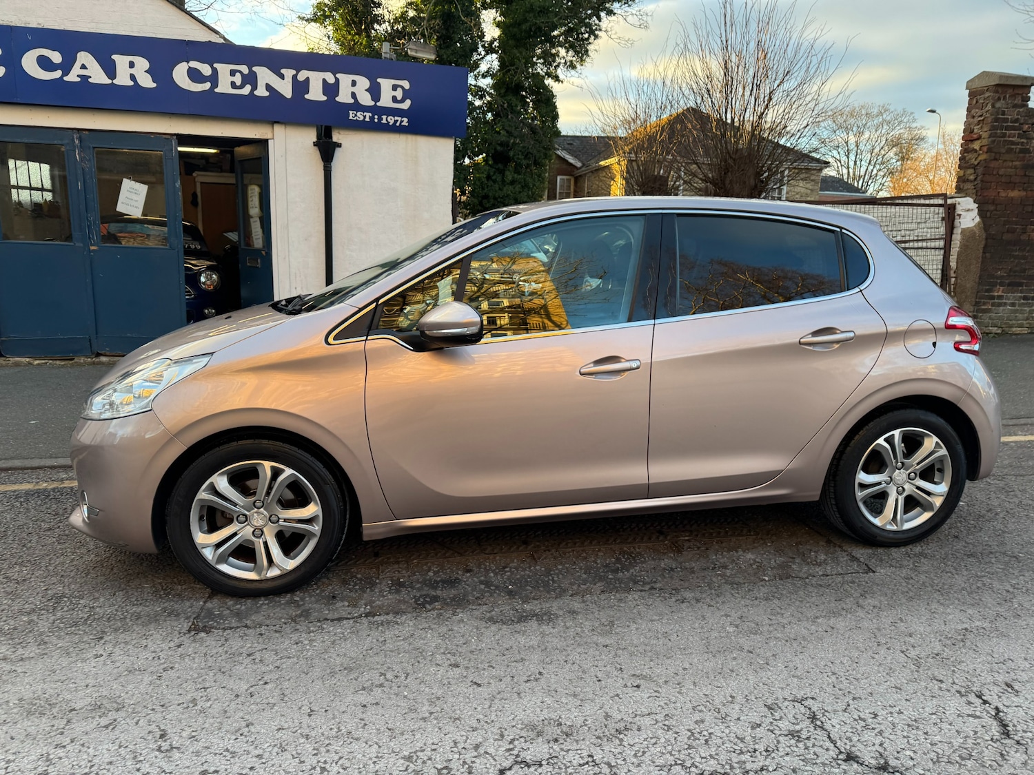 Used Peugeot 208 2013 for sale - 76570651: Photo 39