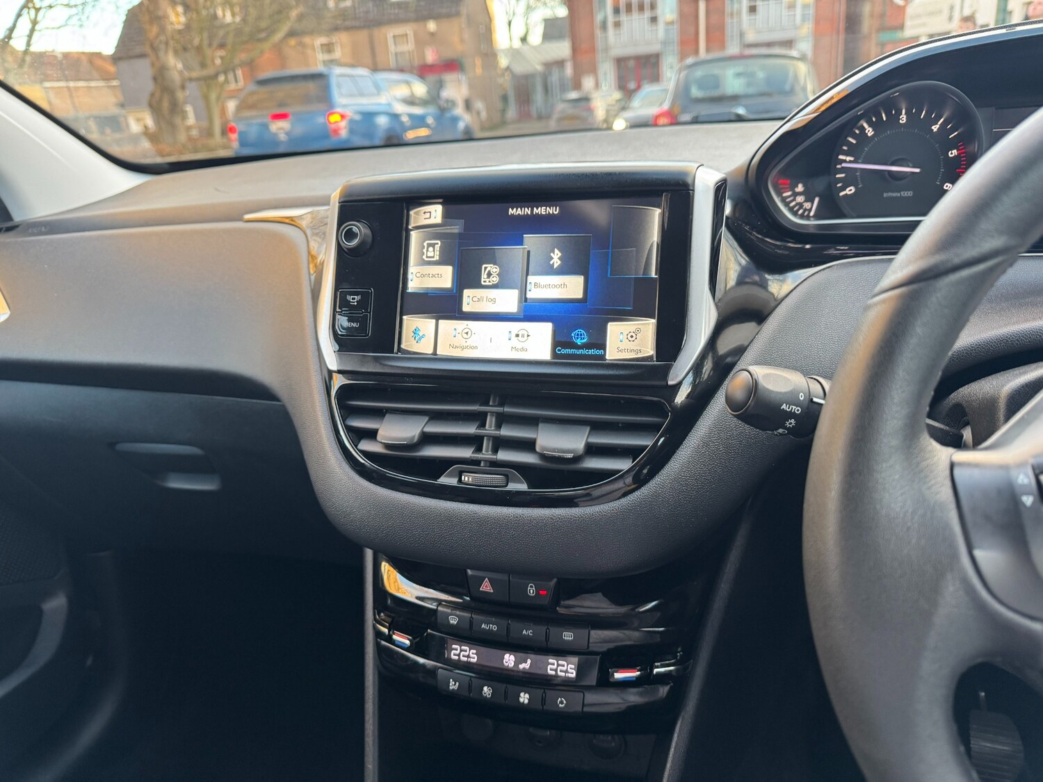 Used Peugeot 208 2013 for sale - 76570651: Photo 42