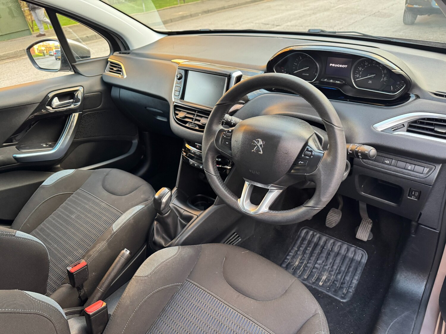 Used Peugeot 208 2013 for sale - 76570651: Photo 45