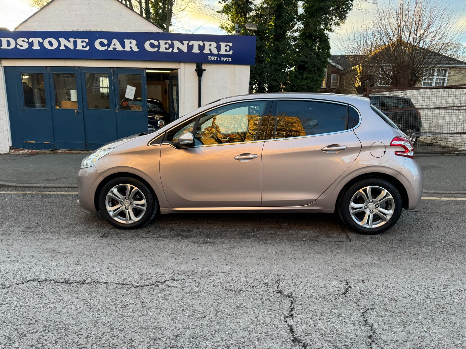 Used Peugeot 208 2013 for sale - 76570651: Photo 56