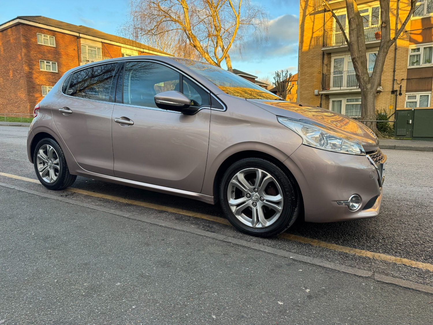 Used Peugeot 208 2013 for sale - 76570651: Photo 6