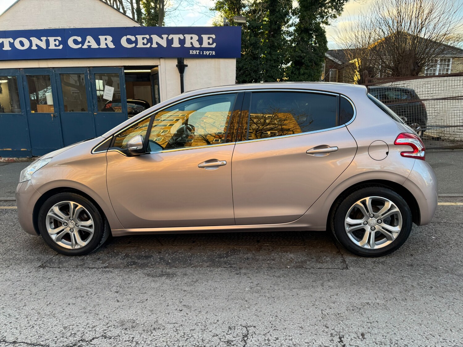 Used Peugeot 208 2013 for sale - 76570651: Photo 70