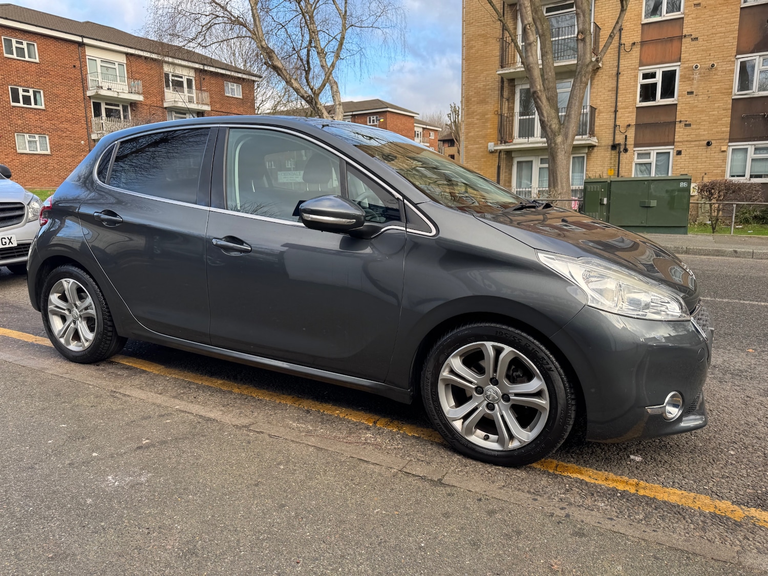 Used Peugeot 208 2012 for sale - 77061305: Photo 2