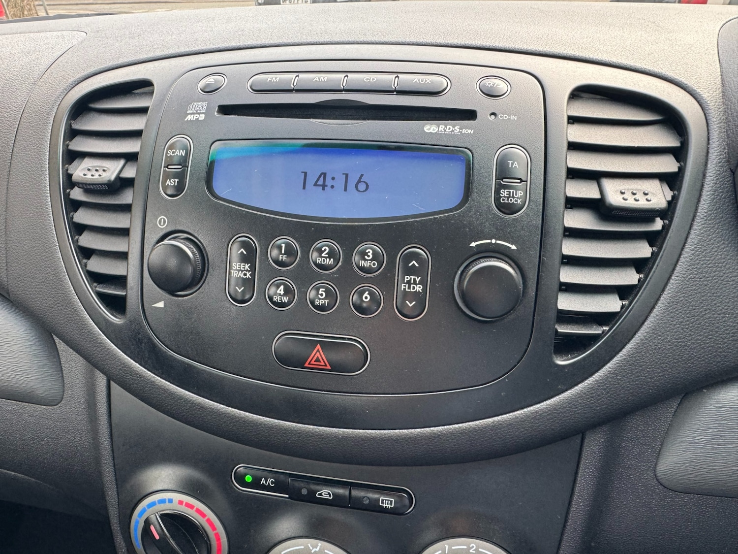 Used Hyundai i10 2012 for sale - 77283684: Photo 47