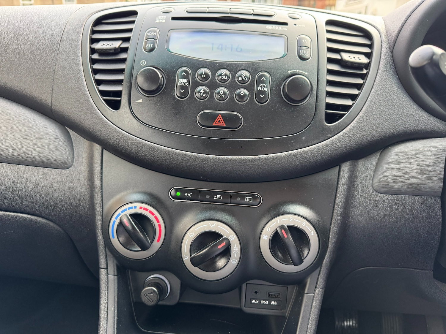 Used Hyundai i10 2012 for sale - 77283684: Photo 48