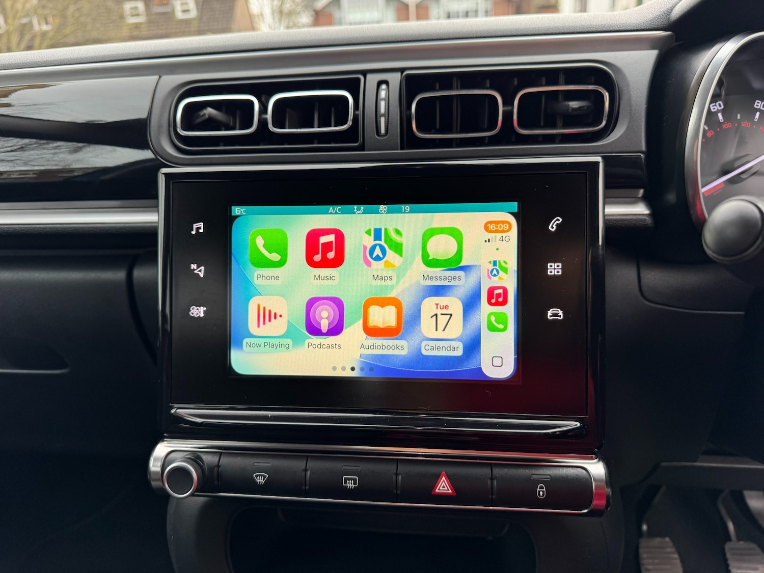 Used Citroen C3 2018 for sale - 77350790: Photo 2