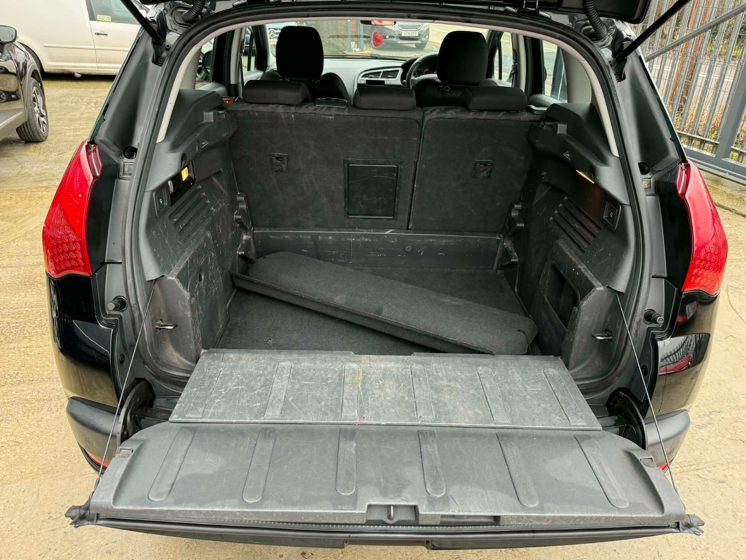 Used Peugeot 3008 2011 for sale - 77399389: Photo 14