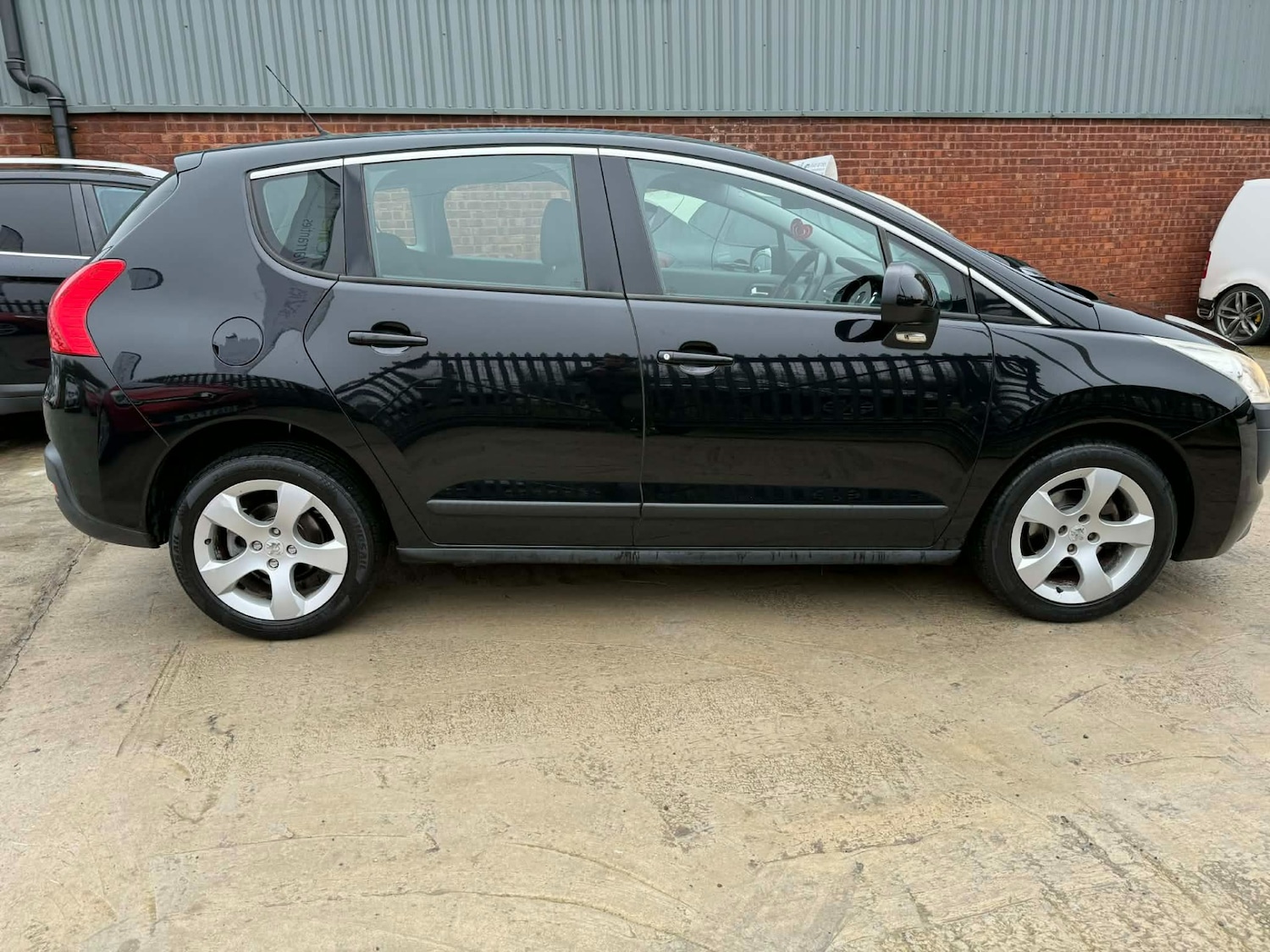 Used Peugeot 3008 2011 for sale - 77399389: Photo 5