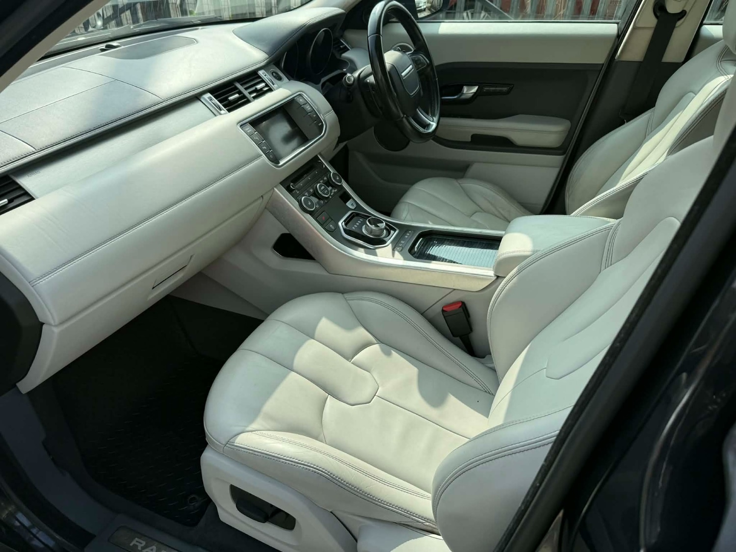 Used Land Rover Range Rover Evoque 2011 for sale - 71401793: Photo 11