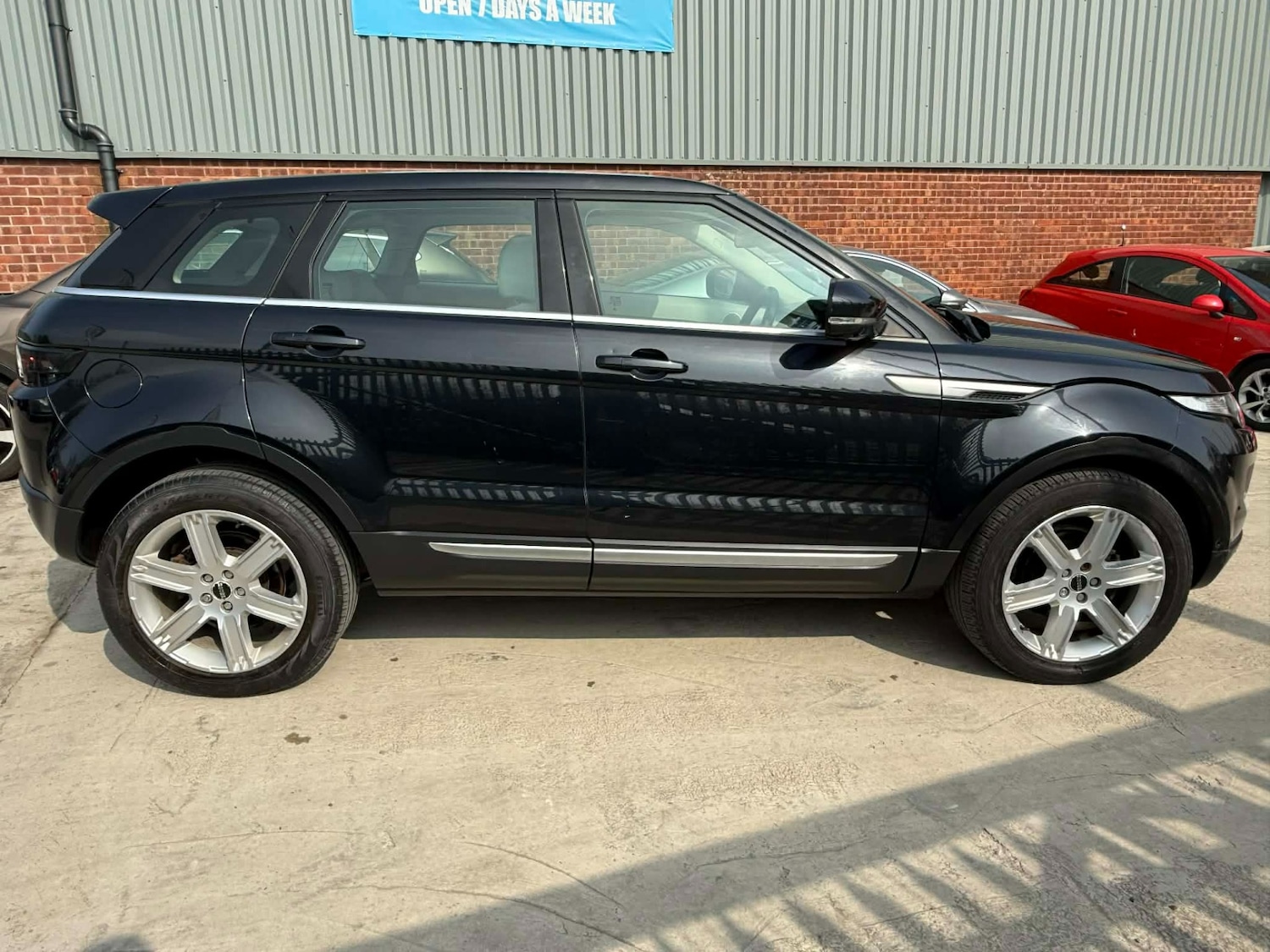 Used Land Rover Range Rover Evoque 2011 for sale - 71401793: Photo 5