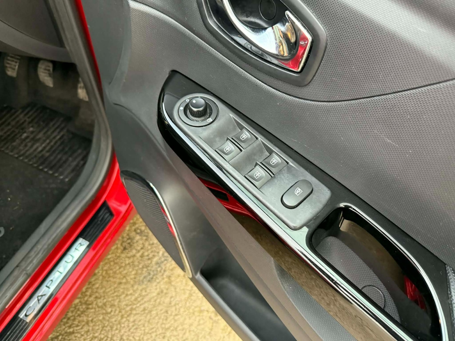 Used Renault Captur 2015 for sale - 76847284: Photo 16