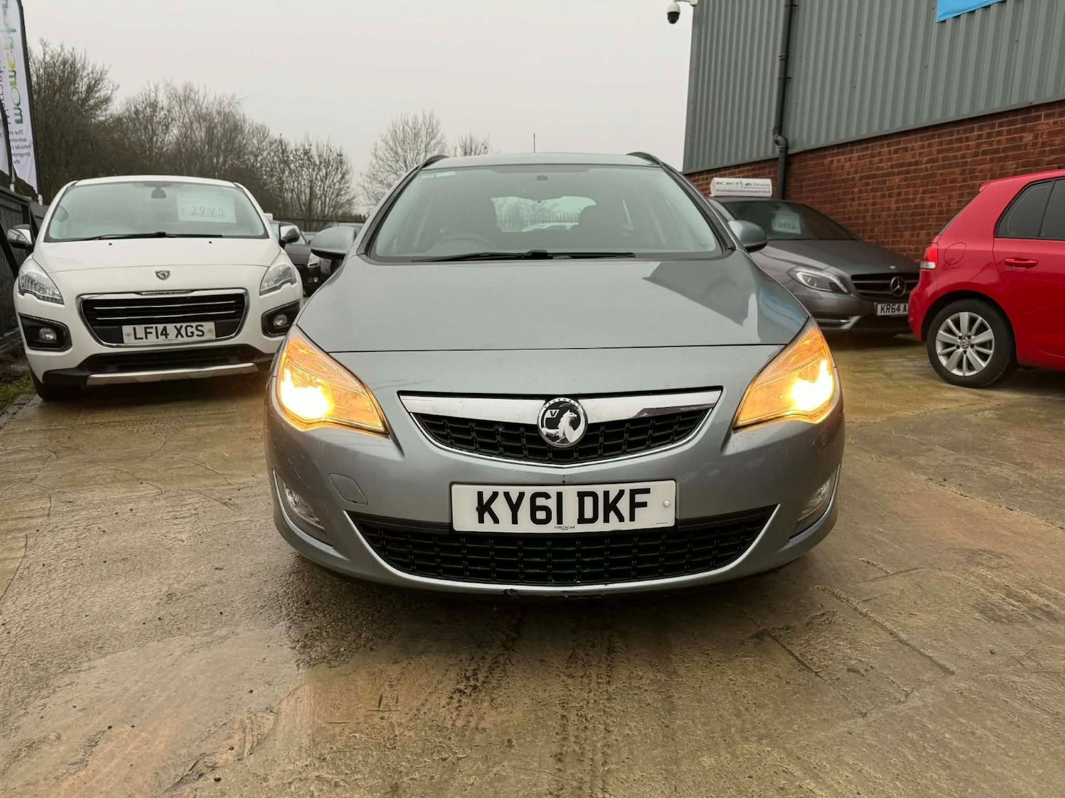 Used Vauxhall Astra 2012 for sale - 77019949: Photo 3