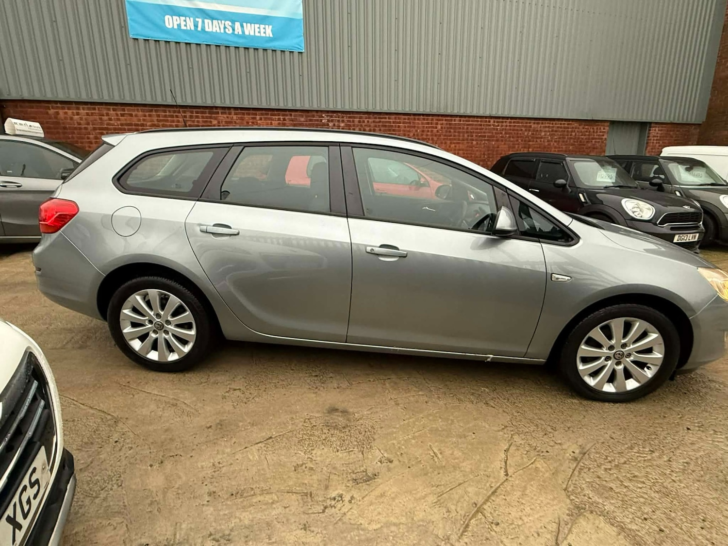 Used Vauxhall Astra 2012 for sale - 77019949: Photo 5