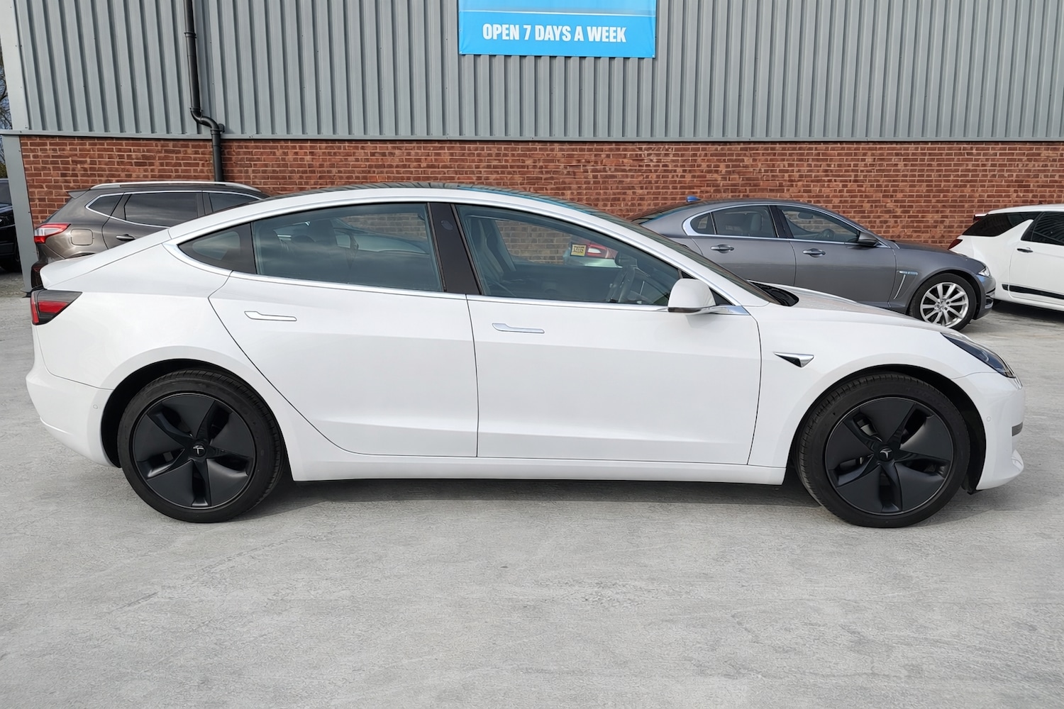 Used Tesla Model 3 2020 for sale - 77918788: Photo 5