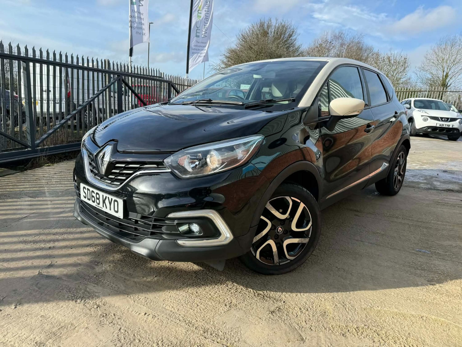 Used Renault Captur 2018 for sale - 77395065: Photo 2