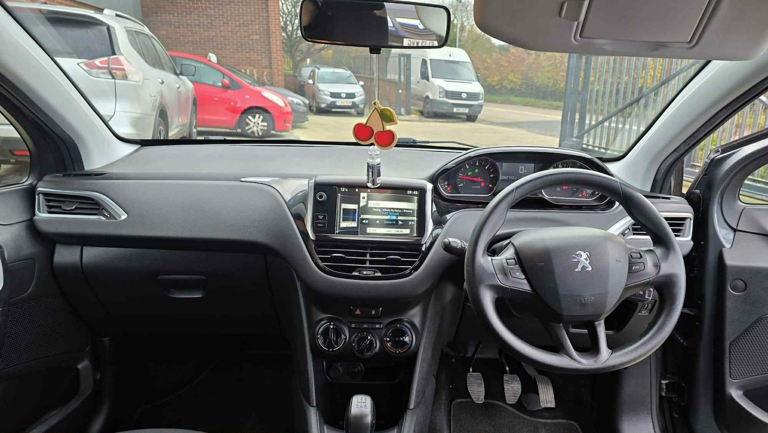 Used Peugeot 208 2014 for sale - 76519669: Photo 10