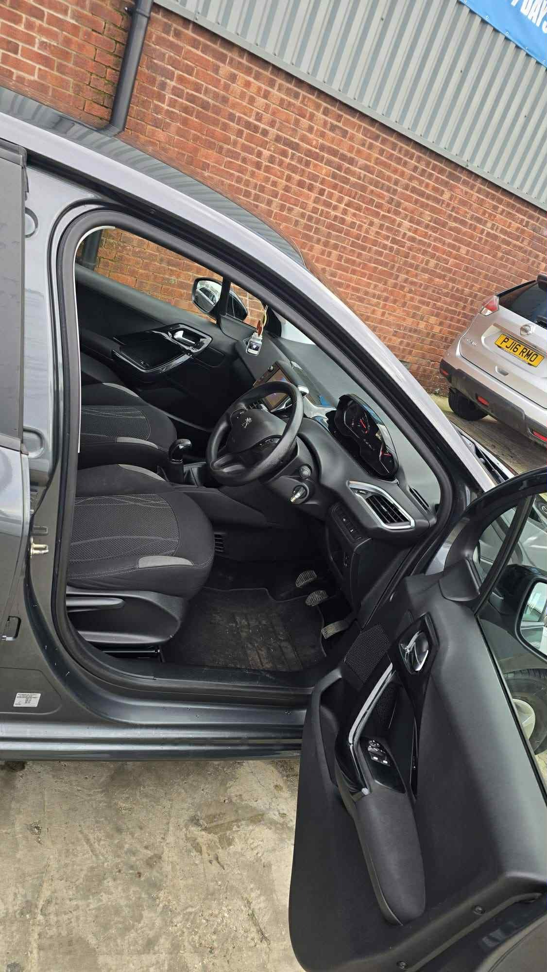 Used Peugeot 208 2014 for sale - 76519669: Photo 11