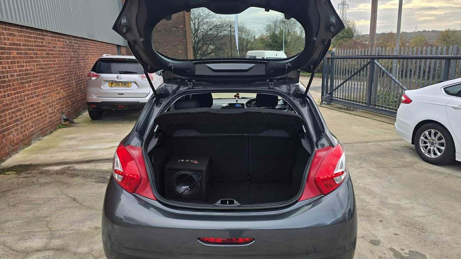 Used Peugeot 208 2014 for sale - 76519669: Photo 8