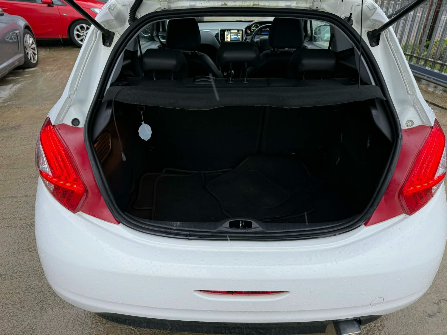 Used Peugeot 208 2013 for sale - 78015216: Photo 13