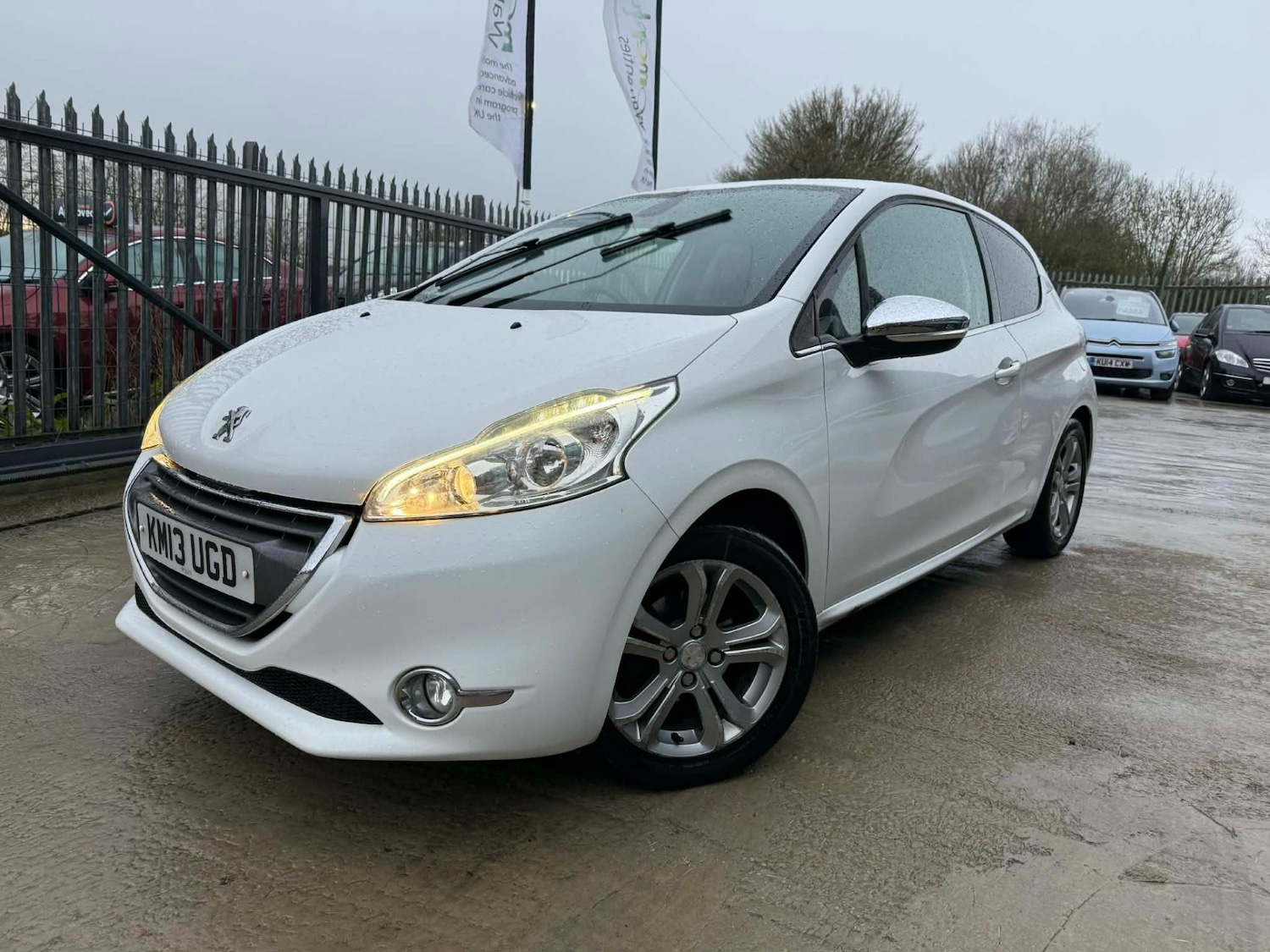 Used Peugeot 208 2013 for sale - 78015216: Photo 2