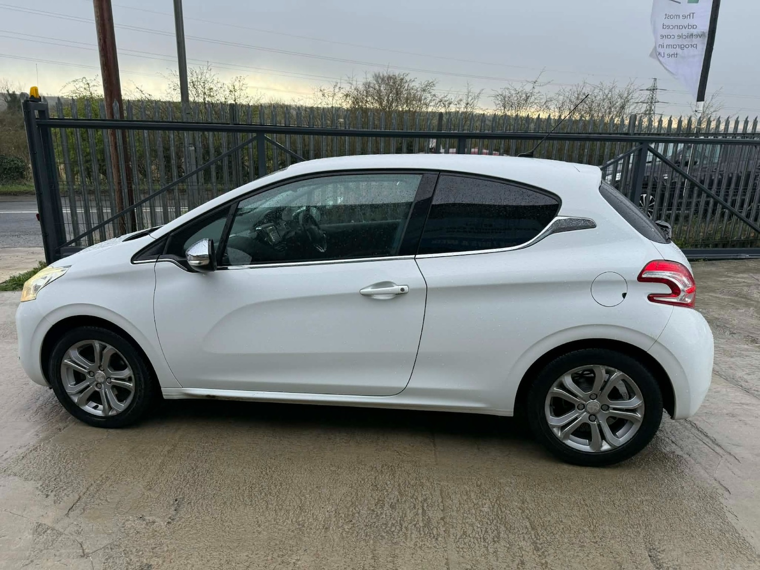 Used Peugeot 208 2013 for sale - 78015216: Photo 9
