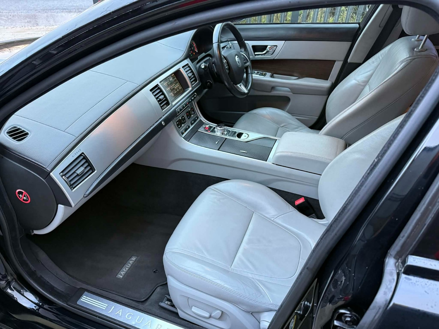 Used Jaguar XF 2013 for sale - 76847334: Photo 9