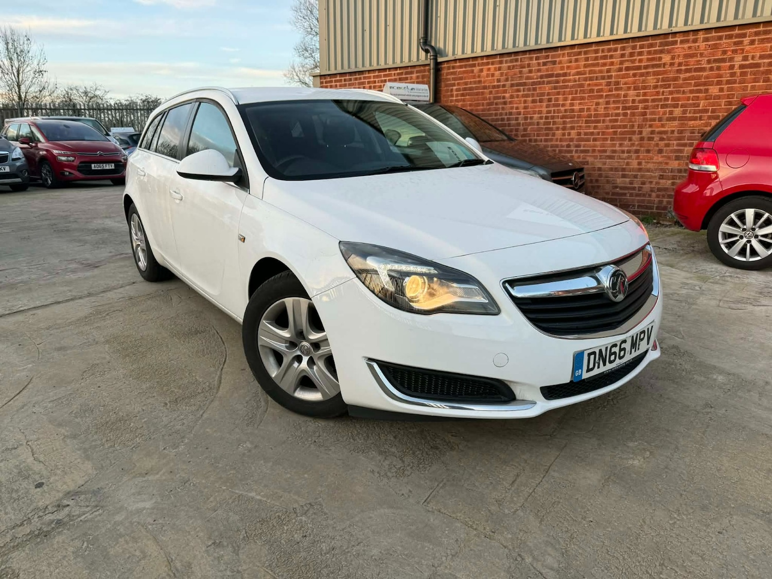 Used Vauxhall Insignia 2017 for sale - 76780451: Photo 1
