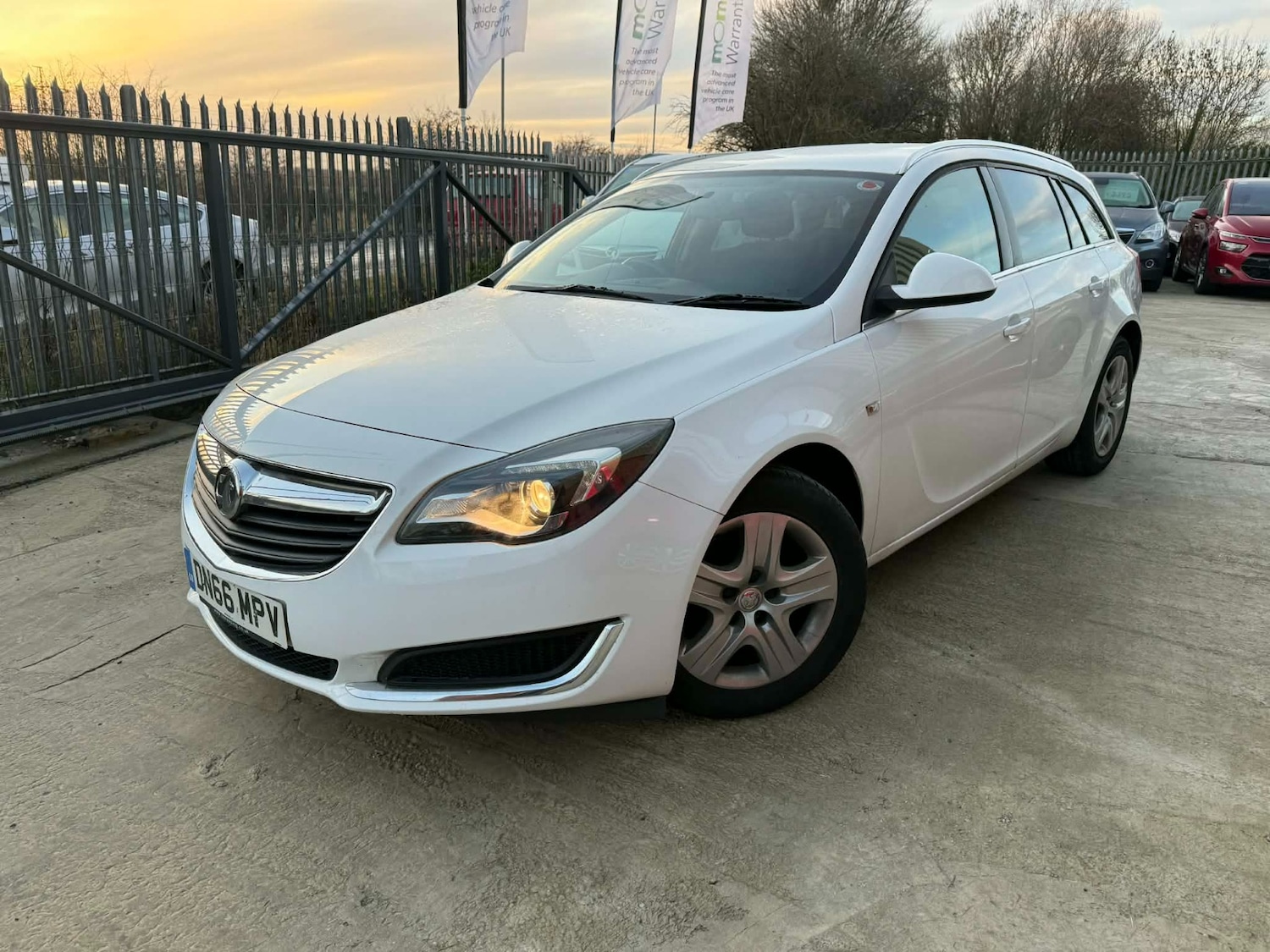 Used Vauxhall Insignia 2017 for sale - 76780451: Photo 2