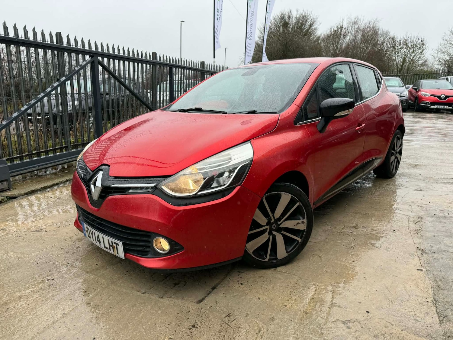 Used Renault Clio 2014 for sale - 76853884: Photo 2
