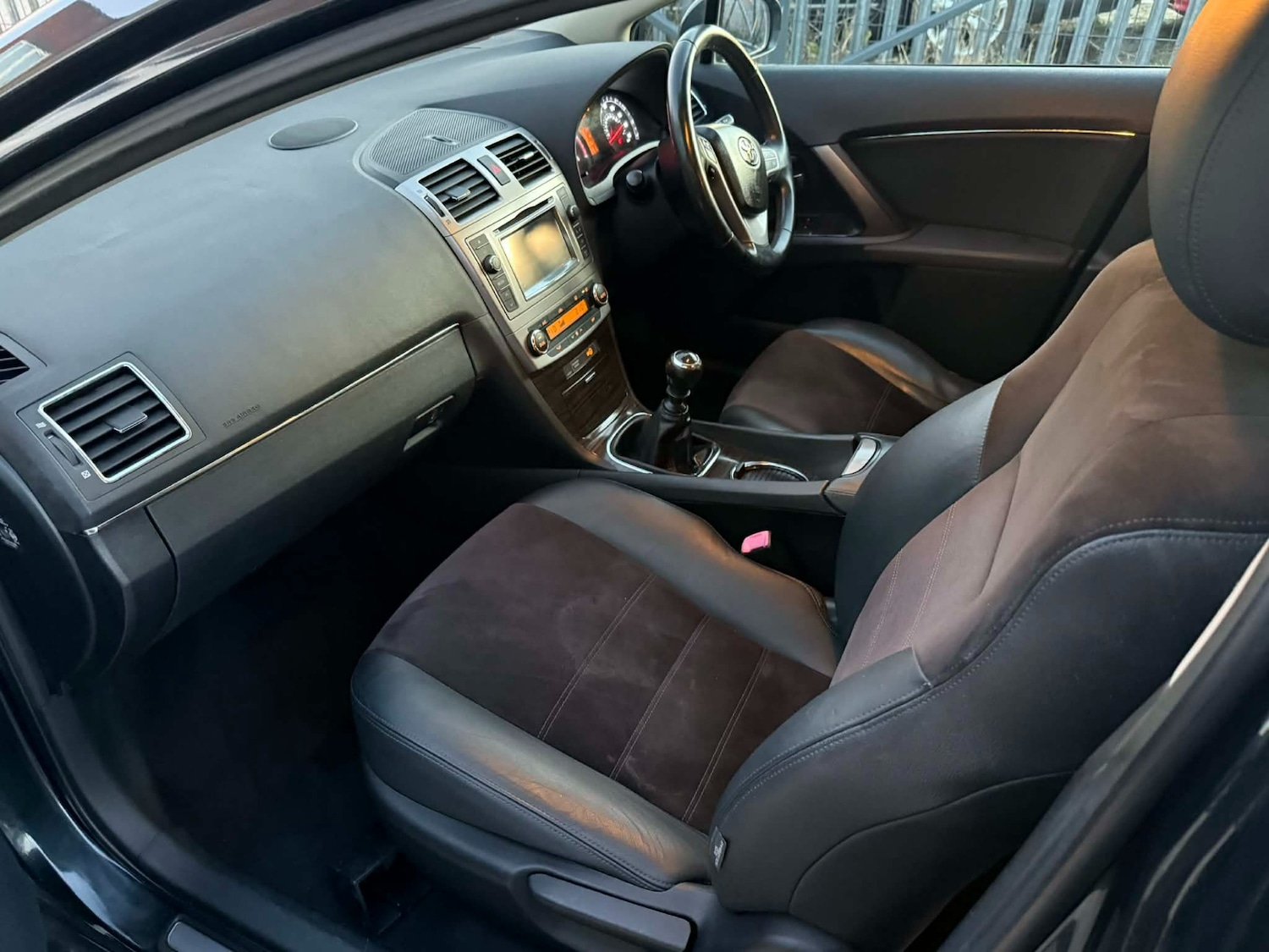 Used Toyota Avensis 2012 for sale - 77661996: Photo 11