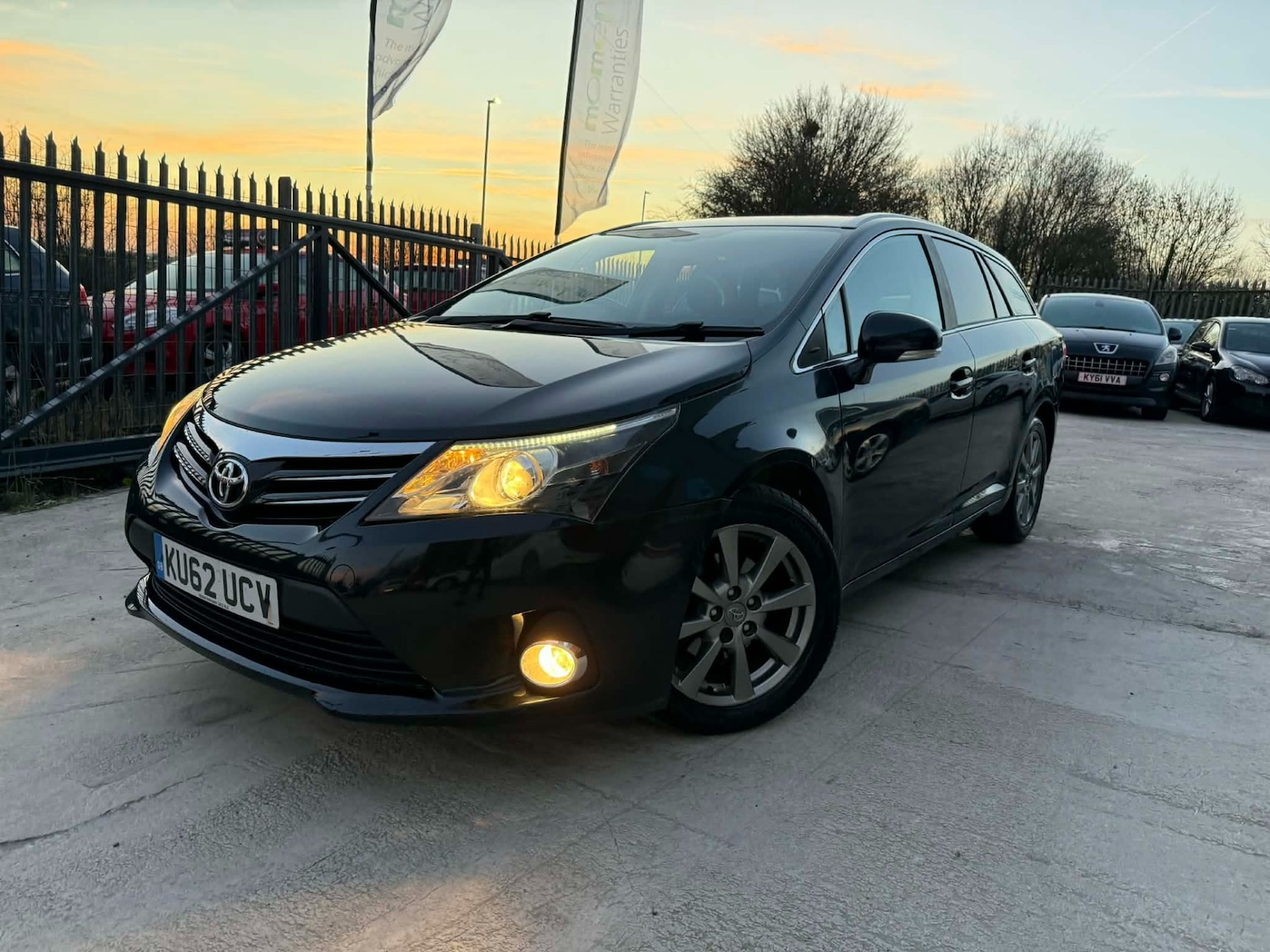 Used Toyota Avensis 2012 for sale - 77661996: Photo 2