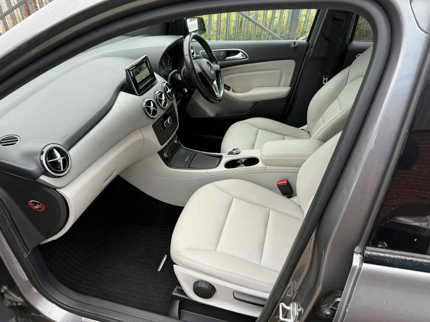 Used Mercedes-Benz B Class 2014 for sale - 76519655: Photo 11